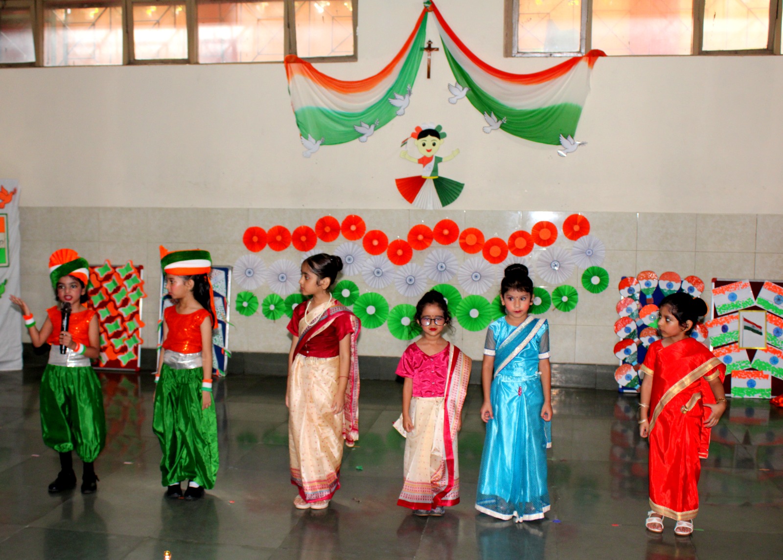Proud Little Indians – Fancy Dress CLASSES- LKG & UKG