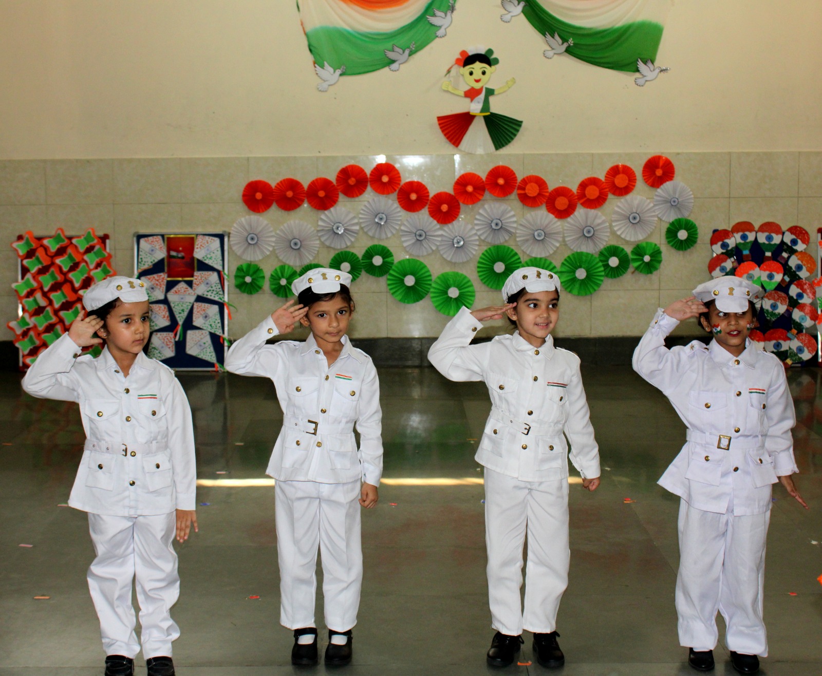 Proud Little Indians – Fancy Dress CLASSES- LKG & UKG