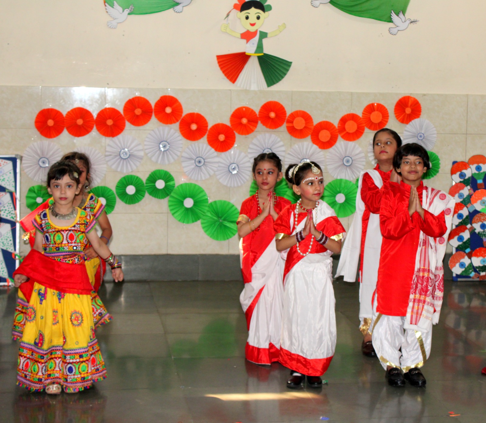 Proud Little Indians – Fancy Dress CLASSES- LKG & UKG