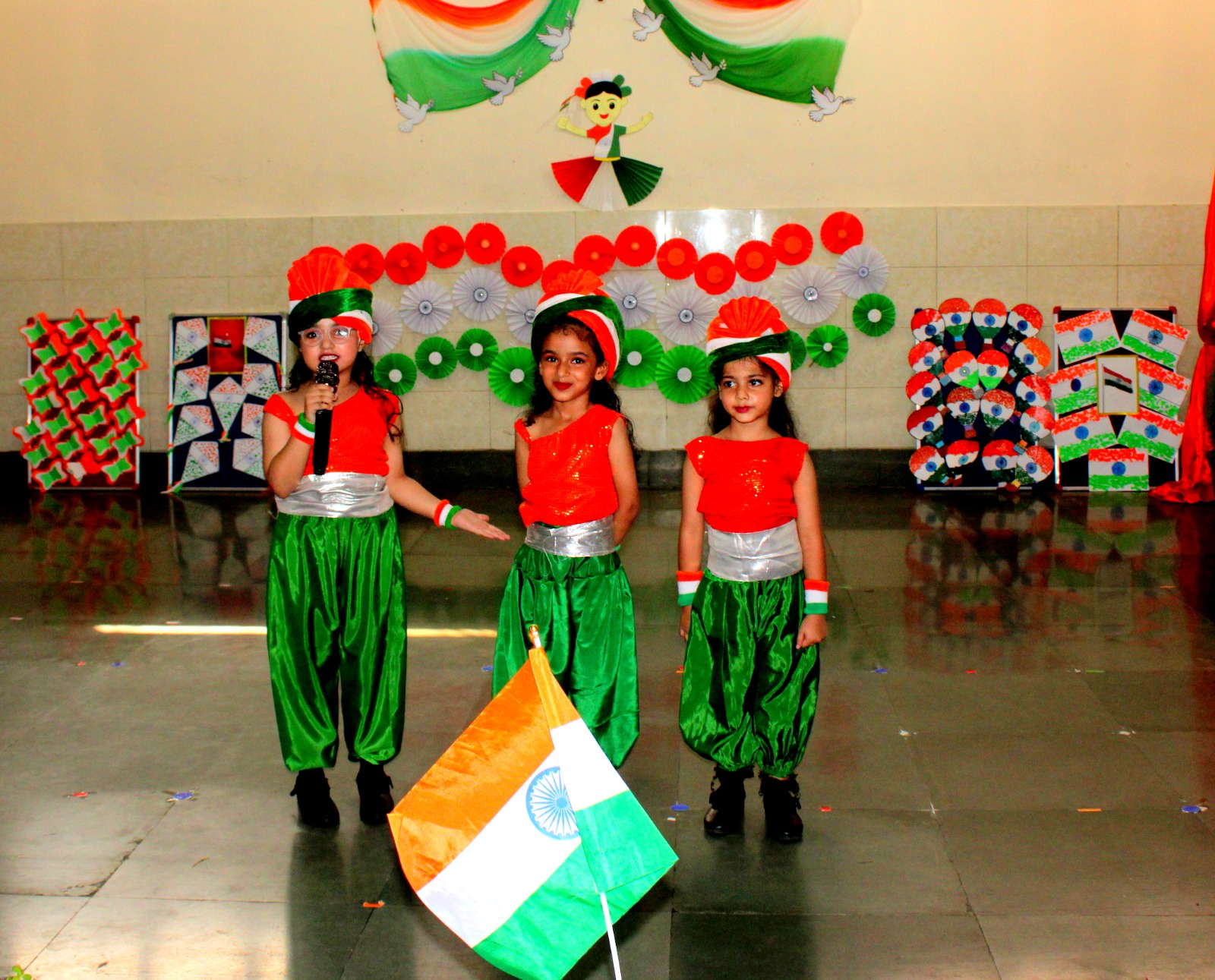 Proud Little Indians – Fancy Dress CLASSES- LKG & UKG