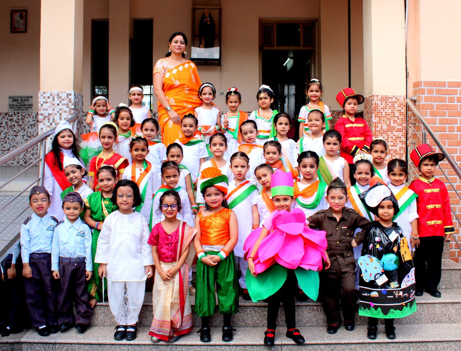 Proud Little Indians – Fancy Dress CLASSES- LKG & UKG
